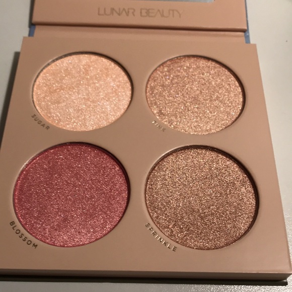Lunar Beauty Moonshroom Highlighter Palette, NEW - Picture 6 of 10